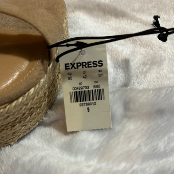 Express Cream Wedges - Picture 2 of 4